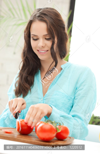 廚房里的漂亮女人