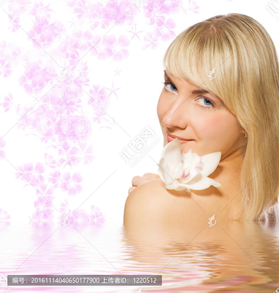 美麗的金發(fā)女孩蘭花