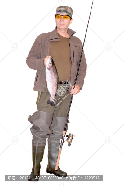 漁夫在他的韓里拿著一條魚