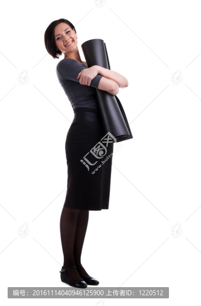 快樂的商業(yè)婦女與瑜伽橡膠墊