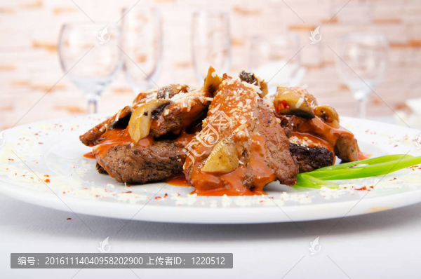 盤子里的肉