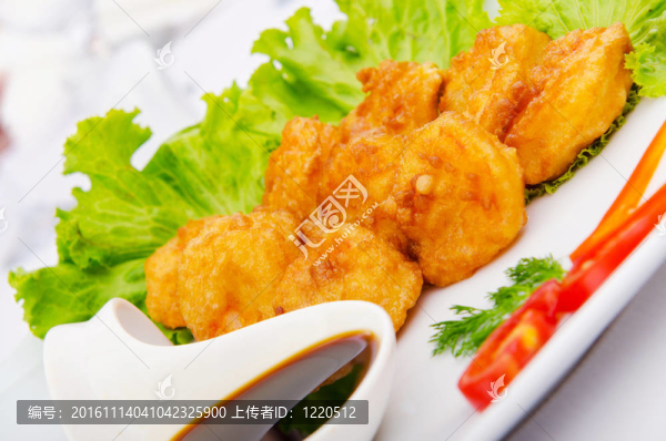 炸雞塊配醬