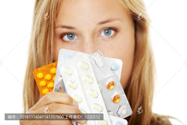 年輕美麗的女人。