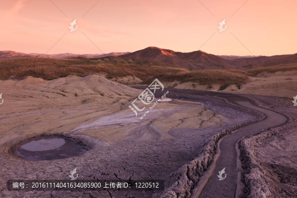 Buzau泥火山；羅馬尼亞