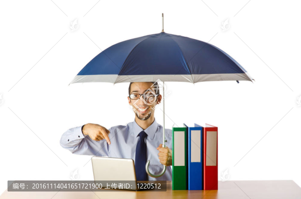 商人手里拿著雨傘在辦公室