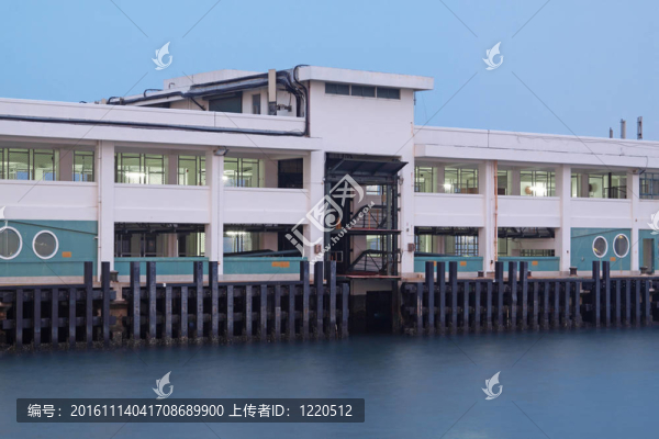 碼頭到遙遠(yuǎn)的香港島