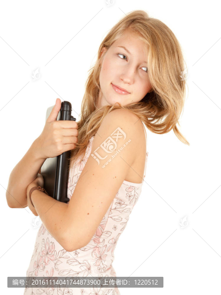年輕的金發(fā)女人擁抱小型筆記本電腦；筆記本電腦；白色背景