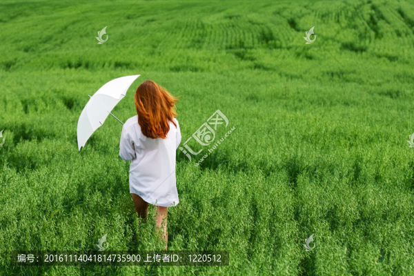 在一個領(lǐng)域的年輕女人