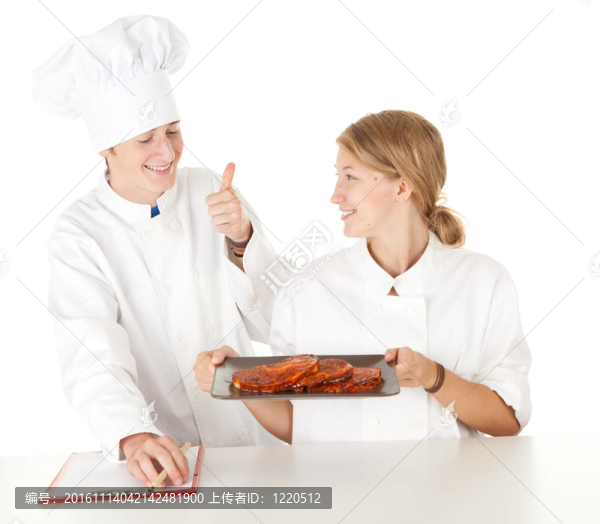 廚師與拇指檢查廚師；廚師團(tuán)隊在白色制服準(zhǔn)備肉；系列