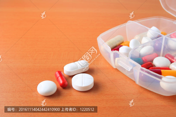 各式藥丸盒收起來