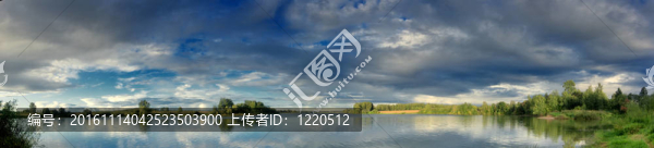 湖上的黃昏云