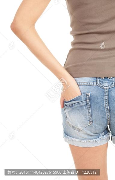 女孩從褲子背面的肖像；牛仔褲短褲；棕色休閑襯衫；系列