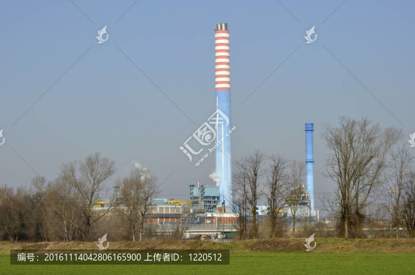 冬天的平原電廠；隆巴河