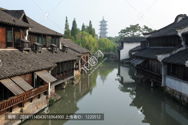 在烏鎮(zhèn)鎮(zhèn)中國傳統(tǒng)風(fēng)格建筑