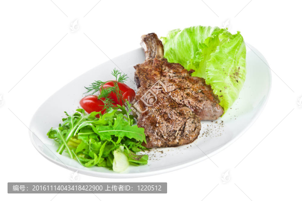 在白色的烤牛肉