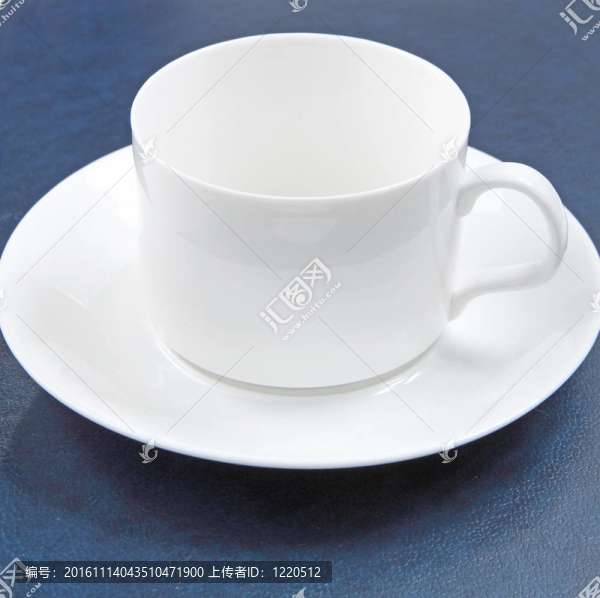 完美的白色咖啡杯