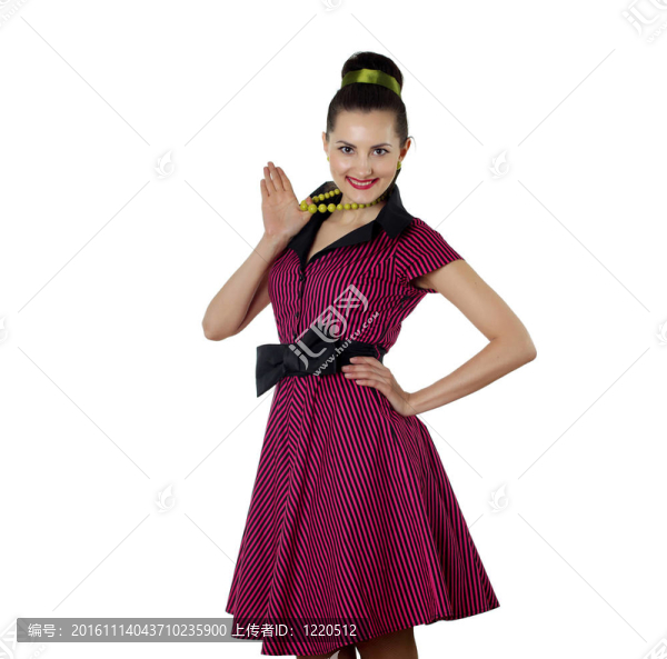 穿著鮮艷的年輕女子