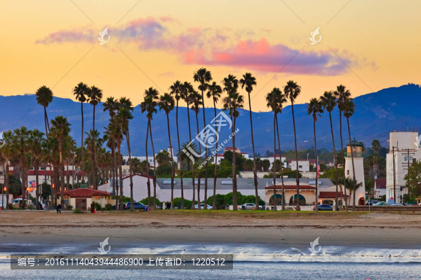 從橋墩上看Santa,Barbara