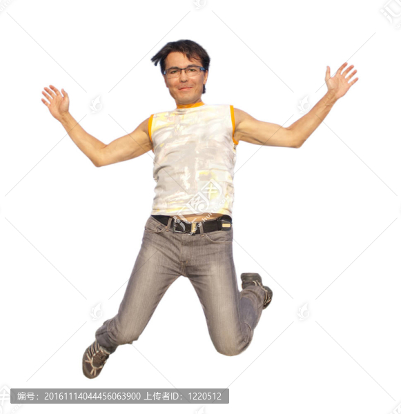 快樂的年輕人在空氣中跳躍