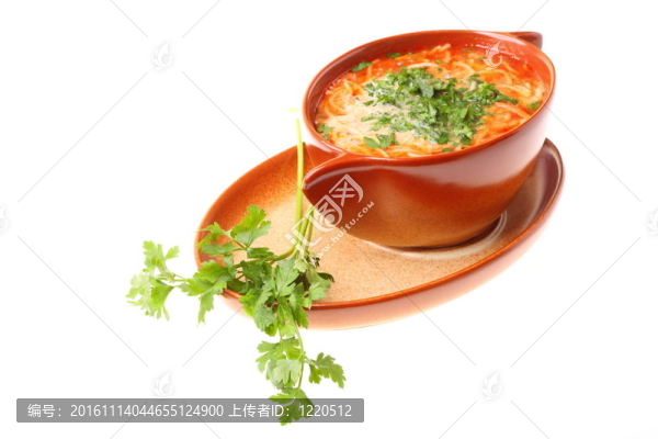 番茄湯；香菜白背景