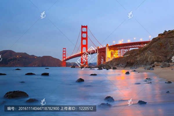 三藩金門大橋；夜間