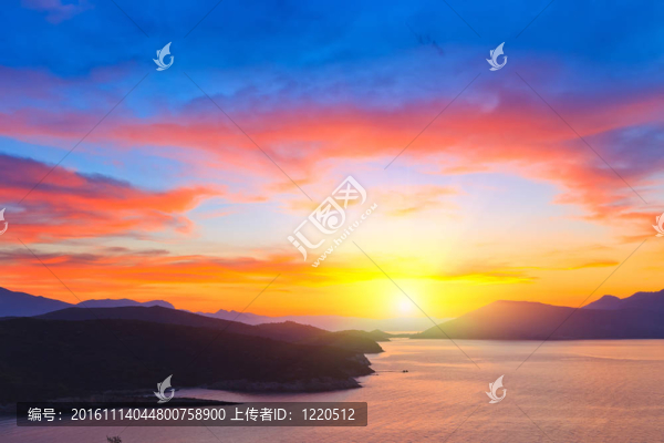 日落時(shí)的海