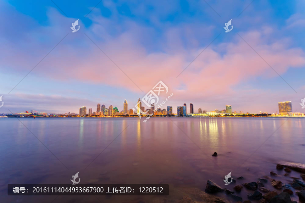 夜晚的圣地亞哥市中心