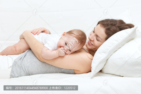 母親與嬰兒