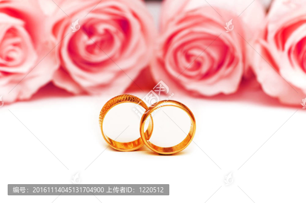 婚禮的概念與玫瑰和戒指