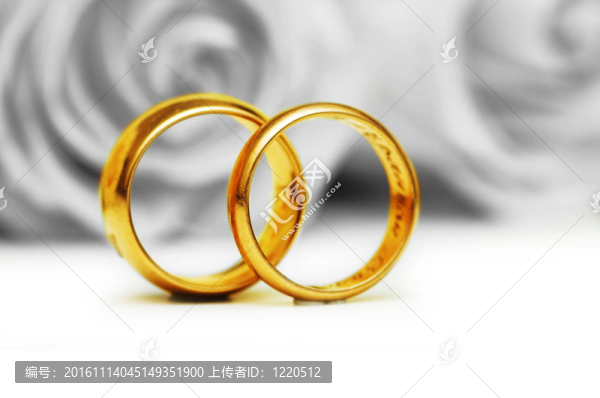 婚禮的概念與玫瑰和戒指