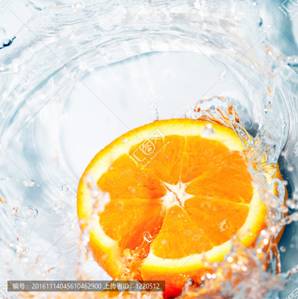 水中的橙色