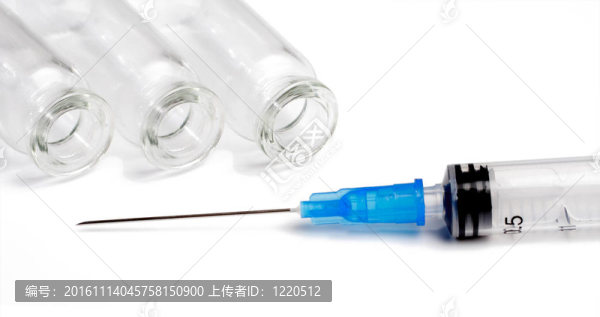 白色背景上的注射器