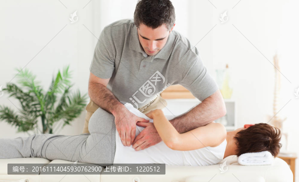 按摩師的按摩女