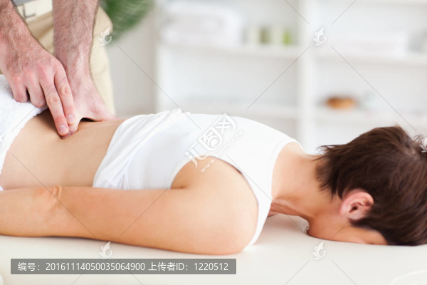 按摩師的按摩女