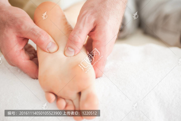 男人女人的腳按摩