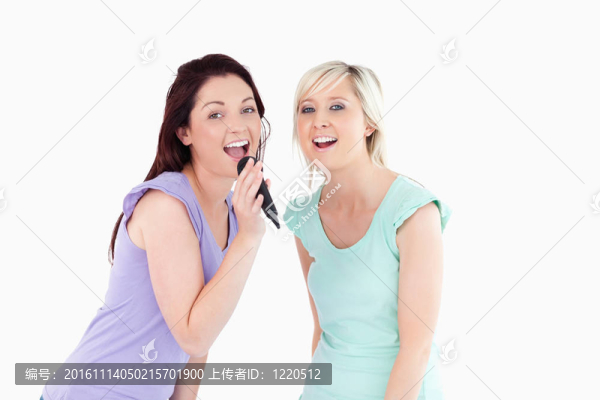 女人唱卡拉