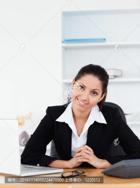 微笑的可愛的女商人