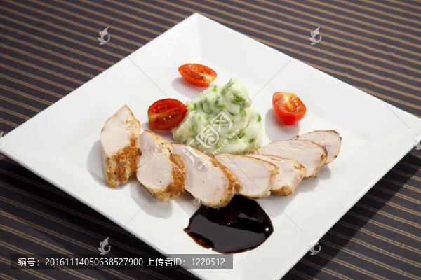 豬里脊肉W土豆泥與年輕的豌豆