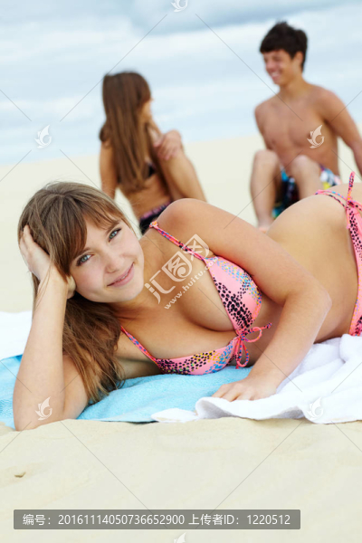 女孩的日光浴