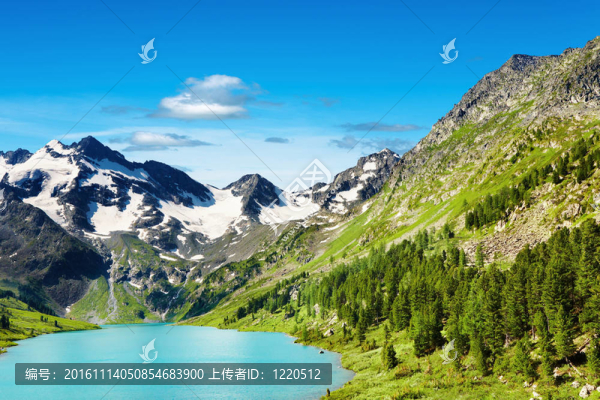 山上的湖