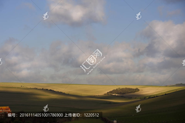 美麗的充滿活力的風(fēng)景滾動(dòng)英國(guó)農(nóng)村