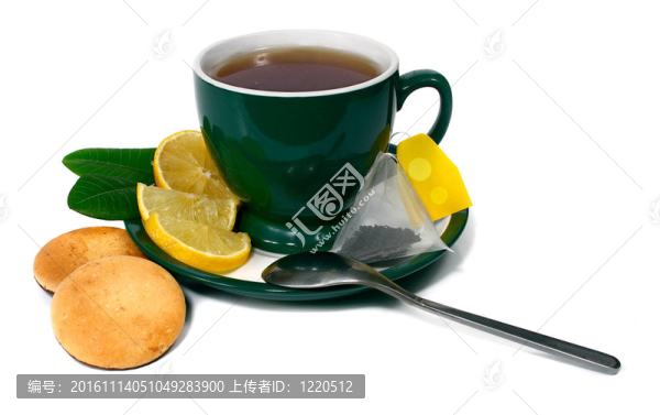 一杯檸檬和餅干的茶