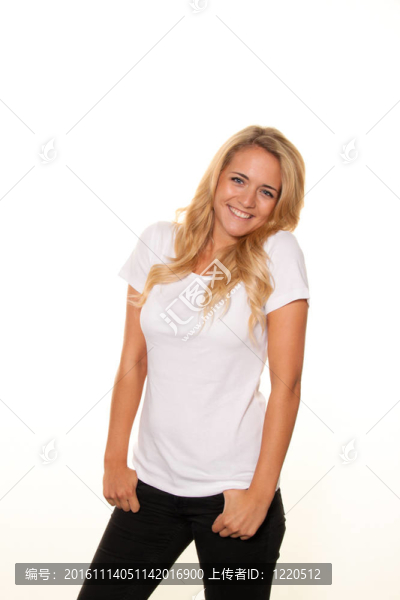 年輕漂亮的女人。愉快的笑容。肖像