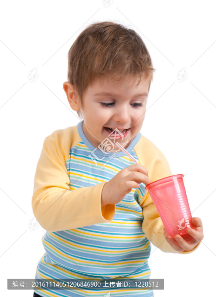 孩子喝果汁