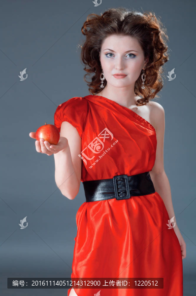 復(fù)古連衣裙的女人