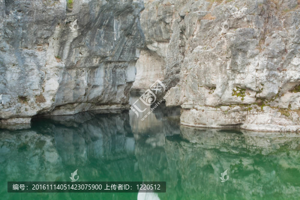 綠河的巖石