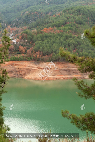 蔚藍(lán)的湖泊