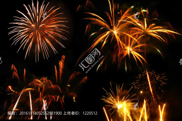 多彩和充滿活力的煙花