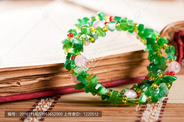 手工制作的漂亮的首飾