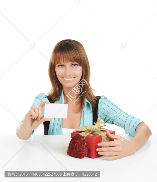 帶禮品盒的年輕女人